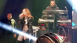 Hadise Sexy Body Costume Piazza Concert