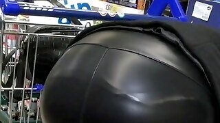 Hot MILF W Tight Leather Leggings In A Supermarket Bigass