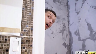 Valentina's Huge Ass! - Pawg Brunette With Big Titties Facesitting BF In Bathroom