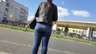 Big Ass Girls In Tight Jeans Wait Bus