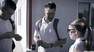 Kristen Scott Takes Off Glasses To Throw A Threesome