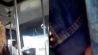 Metiendo Dedo Culona Y Apreton De Nalgas Madura Bus 1