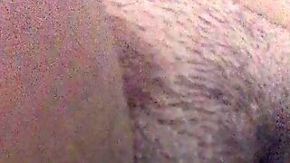 Vibrating Srilankan Pussy