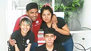 Y Dicen Que No Soy Puta.. Me Encanta Mostrar Bubis