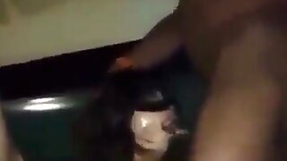 Mamah Muda Keenakan Di Gangbang