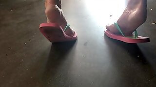 Bus Flip Flop Candid