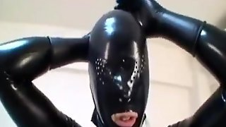 Latex Cat Anziehen