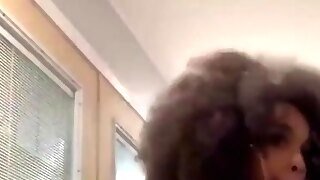 La Shaking Her Ass
