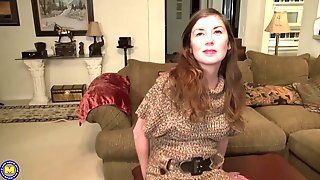 Real Mom Fucks Hairy Pussy On Carpet