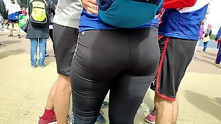 Juicy Hips Girls Shaking In Tight Leggings
