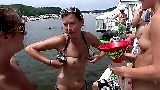 Bum Shakin Bikini Girls - Amateur Porn