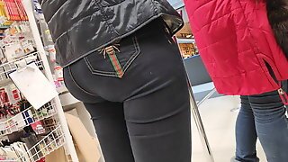 Bubble Butts Milfs In Tight Jeans