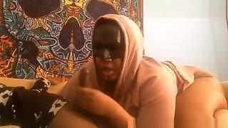 Amunetblakk Has Her Afternoon Snack