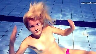 Sizzling Elena Shows What She Can Do Under Water