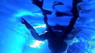 Massive Bodyshot After Skinny Dip In Hotel Pool - Puszi Likorlova