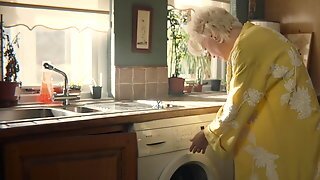 Gillian Anderson-sex Education 1x03