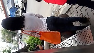 Culito Esperando El Bus