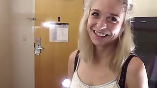 She Looks Like Arya Stark After Chat - First Porn Clip