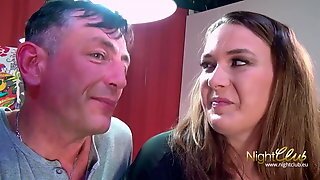 Deutsche Hausfrau Das Erste Mal Im Porno