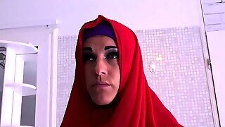 Curvaceous Muslim Goddess Displays Some Knowledge