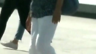 Shortinho Toda Aberta Na Rua