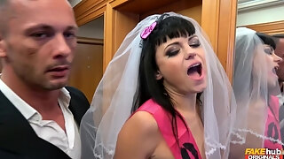 Horny Dude Licks Bride’s Pussy While He Still Has The Chance