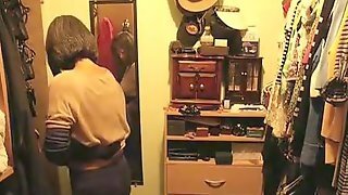 Amateur Asian Granny Closet Cam
