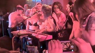 Soko Dj Nude Busty In 100 Club