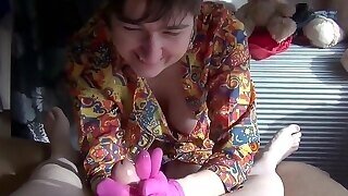 Handjob With Pink Latex Gloves - Tacamateurs