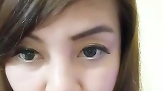 Thai Girl Showing Her Tits On Live