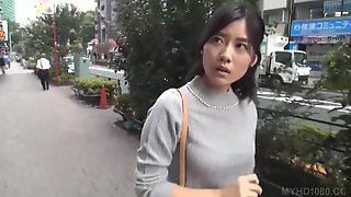 Asian Brunette Agreed To Make Love With A Stranger For Cash