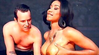 Reality Kings - Dark-hued Girlfriend Jenna Foxx Gets Her Huge Tits Covered In Honey