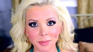 Savannah Stevens In Salacious Solo Session