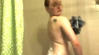 Snooping On My Sista In The Bathroom
