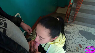 Risky, Public Handjob, Tout Dans La Bouche