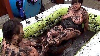 Kim & Honey Mud Wrestling Pt2 - Tacamateurs