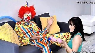 Mummies After Party Fucky With The Successful Clown